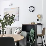 New!charming 2bd Close To Center And Natural Апартаменты