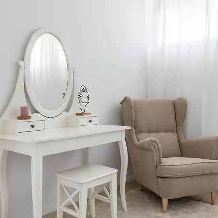 Daire New!charming 2bd Close To Center And Natural Split