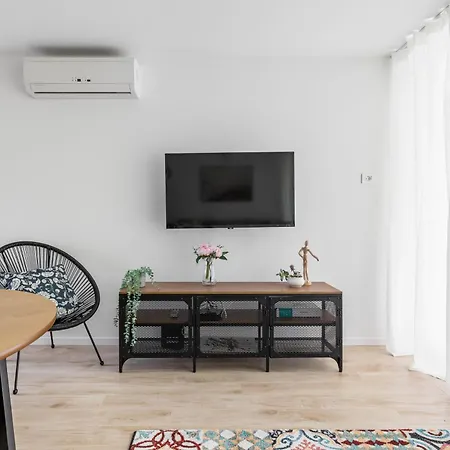 New!charming 2bd Close To Center And Natural *